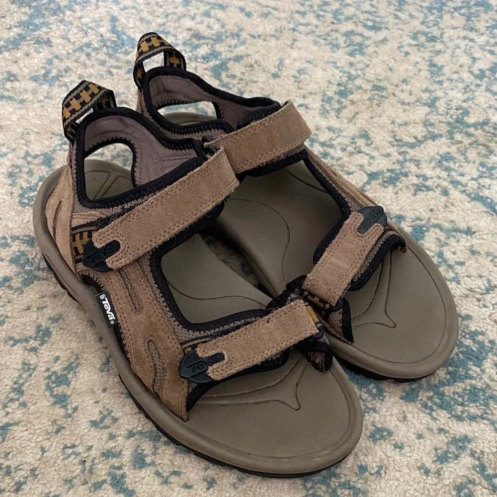 Teva Men’s Brown and Black Outdoor Sandals with Velcro straps Size 8